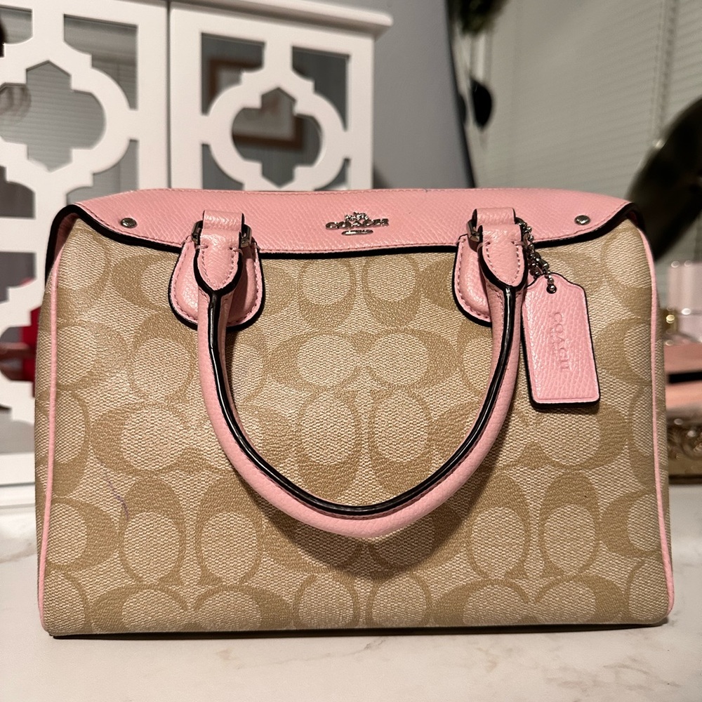 Coach purse 👛- pink and beige 💗🤎-